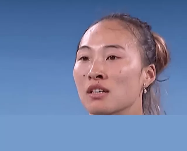 王欣瑜0:1落后内心波澜壮阔，郑钦文数度哽咽布局未来_心态_金花_中国
